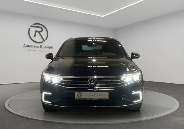 Angebotsdetails Volkswagen Passat Variant GTE 1.4 TSI / Schwarz (Deep Black Perleffekt)
