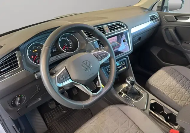 Angebotsdetails Volkswagen Tiguan 1.5TSI Life RfK MatrixLED Silber (Ivory Silver Metallic)