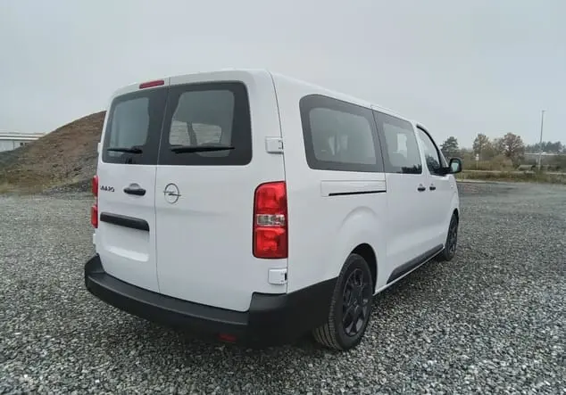 Angebotsdetails Opel Vivaro Opel Vivaro Kombi 9-Sitzer Lang 2.0 BlueHDi 180 130 kW (177 PS) 8-Gang Automatikgetriebe Arktis Weiß
