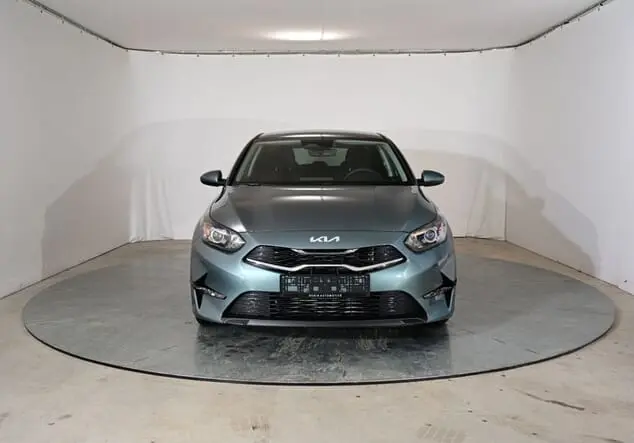Angebotsdetails Kia Ceed Kia Ceed Silver 1.5 T-GDI 103kW (140PS) 6-Gang Yucca Stahlgrau Metallic