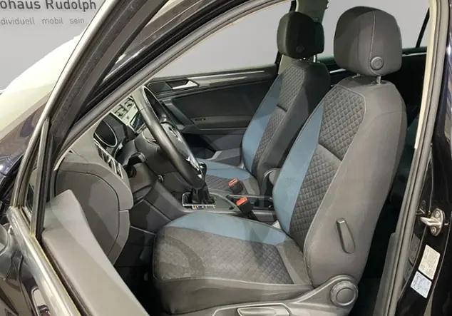 Angebotsdetails Volkswagen Tiguan 1.5 TSI 'IQ.DRIVE' / STANDHEIZUNG /AHK Schwarz (Deep Black Perleffekt)