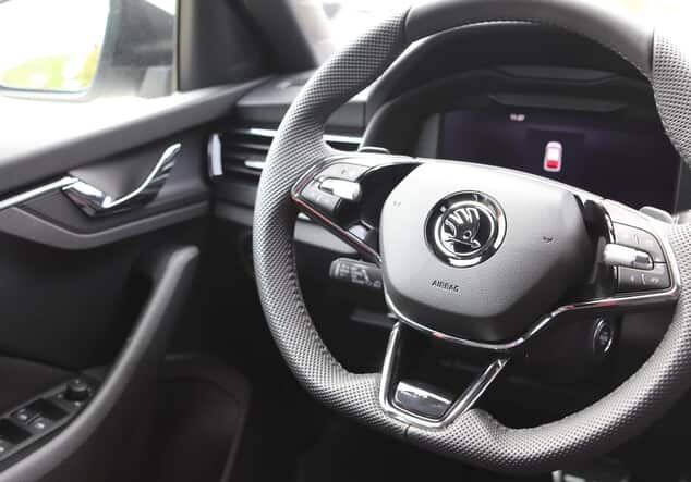 Angebotsdetails Skoda Kamiq 1.5 TSI Monte Carlo Panoramadach Candy-Weiss