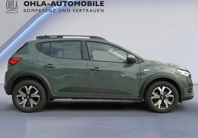 Angebotsdetails Dacia Sandero Stepway Expression+ TCE 90 Safari Grün