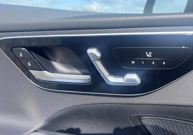Angebotsdetails Mercedes-Benz C-Klasse C 180 T-Modell AVANTGARDE, Automatikgetriebe 9G-Tronic, aktiver Abstandsassistent, Klimaautomatik, SHZ, Schwarz