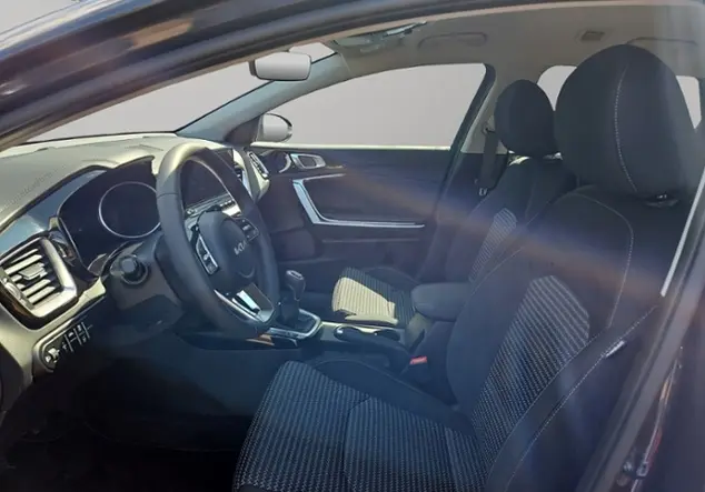 Angebotsdetails Kia Ceed Sportswagon 1,5 T-GDI Vision Komf. Kli Grau ((H8G) DARK PENTA METAL M)