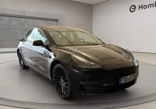 Angebotsdetails Tesla Model 3 Performance - innen weiß ! schwarz (Solid Black)