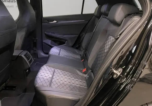 Angebotsdetails Volkswagen Golf R-Line 1.5 eTSI KLIMA ALU Schwarz (Grenadillschwarz Metallic)