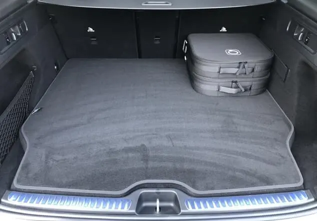 Angebotsdetails Mercedes-Benz GLC 300 e 4MATIC mit EQ Hybrid ++sofort verfügbar++ Manufaktur lack manufaktur alpingrau uni