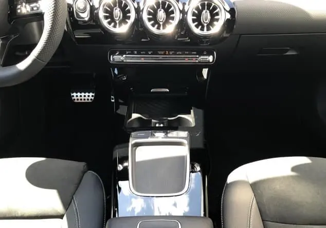 Angebotsdetails Mercedes-Benz A 250 4MATIC Limousine ++sofort verfügbar++ Manufaktur lack manufaktur alpingrau uni