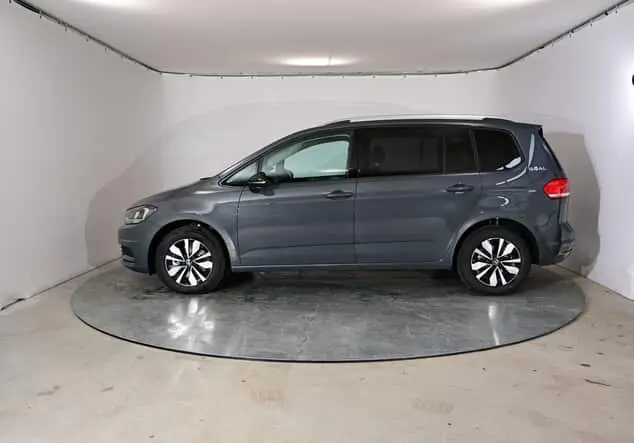 Angebotsdetails Volkswagen Touran Volkswagen Touran GOAL 1.5 TSI 110 kW (150 PS) 7-Gang-DSG Delfingrau Metallic