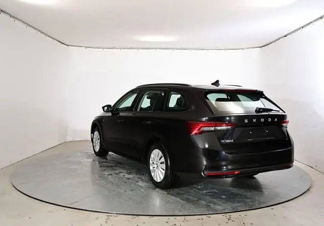 Angebotsdetails Skoda Octavia Combi Skoda Octavia Combi Essence 1.5 TSI 85 kW (116 PS) 7-Gang-DSG Black Magic Perleffekt