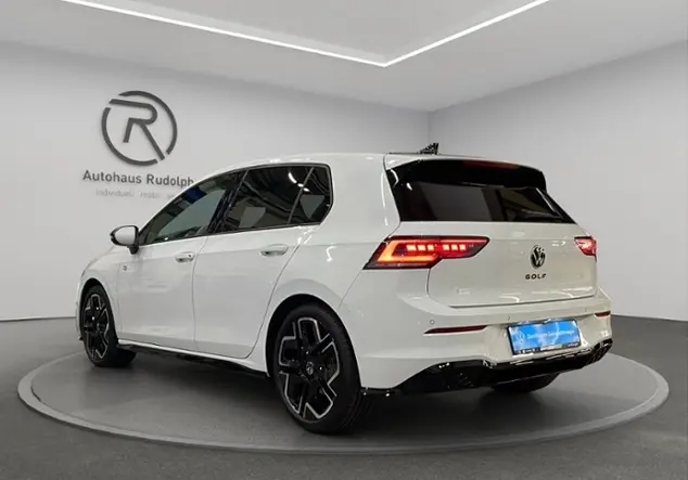 Angebotsdetails Volkswagen Golf VIII 2.0 TDI R-Line 'Black Style' WeiÃ (Pure White/Schwarz)