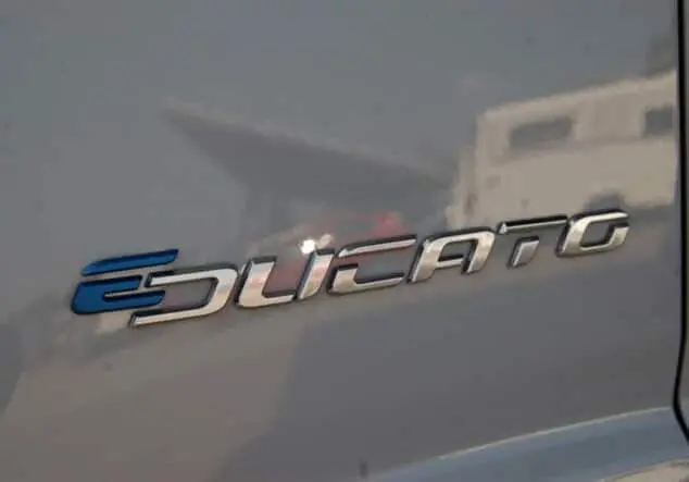 Angebotsdetails Fiat Ducato Elektro L2H2 verblecht Grau