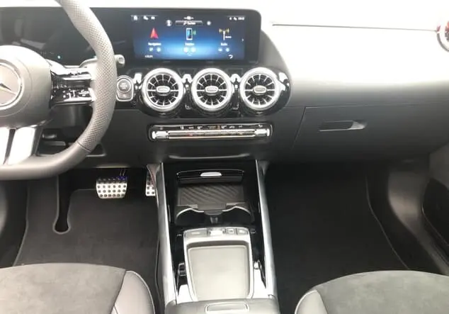 Angebotsdetails Mercedes-Benz GLA 200 ++sofort verfügbar++ Metalliclack mountaingrau