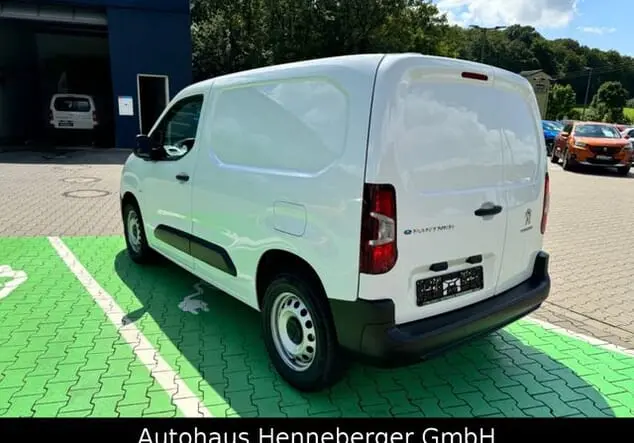 Angebotsdetails Peugeot e-Partner e Partner Premium 50 kWh Länge 1 4.400mm, Navi, 3 Sitzer, uvm. Weiß