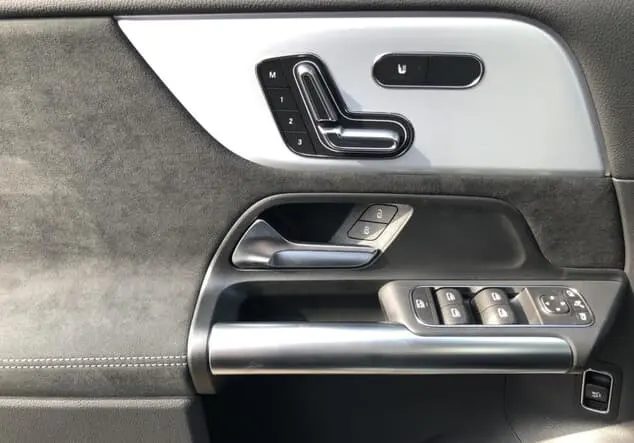 Angebotsdetails Mercedes-Benz GLA 220 d 4MATIC ++sofort verfügbar++ Metalliclack kosmosschwarz