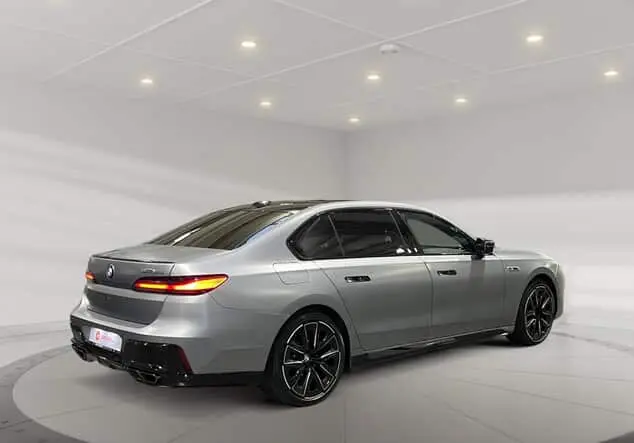 Angebotsdetails BMW M760 e xDrive ++sofort verfügbar++ Frozen pure grey