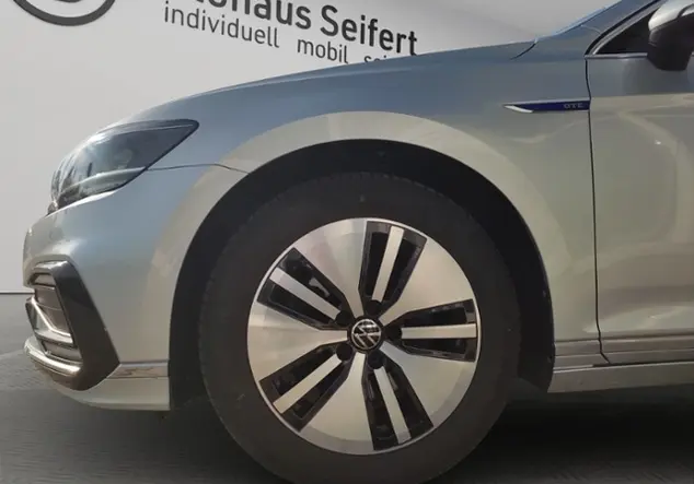 Angebotsdetails Volkswagen Passat Variant GTE 1.4 TSI Silber (Scale Silver Metallic)