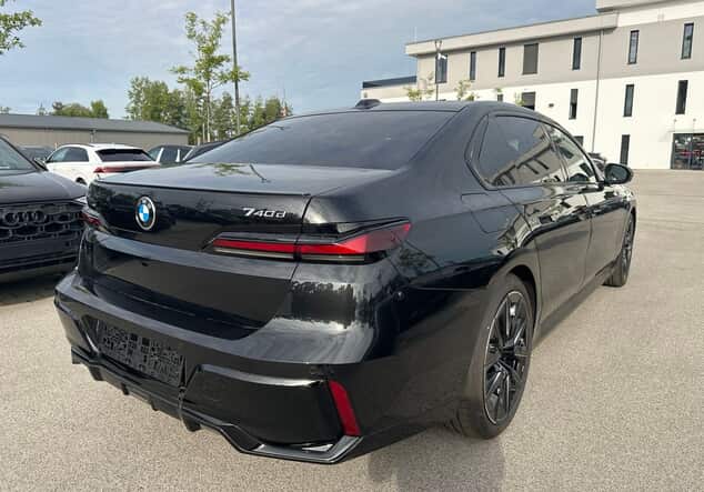 Angebotsdetails BMW 7er BMW 740d 220 kW (299 PS) 8-Gang Steptronic xDrive Saphirschwarz metallic