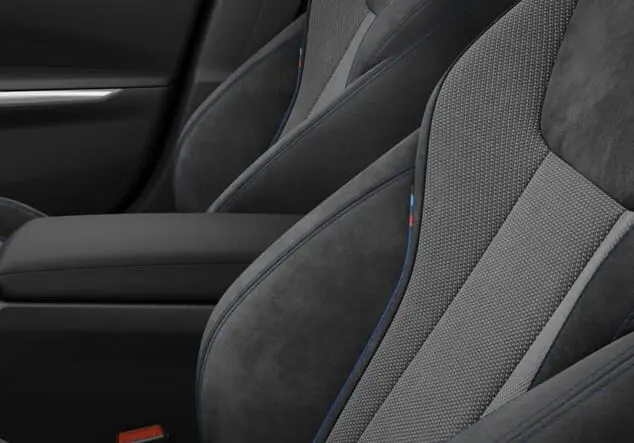 Angebotsdetails BMW 3er Touring 330i xDrive Touring Automatic Black Sapphire metallic