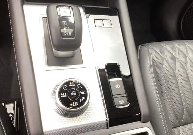 Angebotsdetails Mitsubishi Outlander Plug-in Hybrid TOP 2,4l Titan-Weiss/Panther-Schwarz (Schwarz)