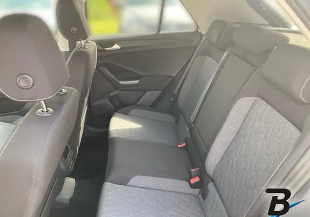 Angebotsdetails Volkswagen T-Roc 1.0 TSI Move IQ-Drive Rear View Silber