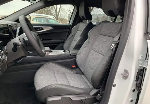 Angebotsdetails Renault Rafale Techno E-Tech Full Hybrid 200 Perlmutt-Weiß mit Dach in Schwarz oder Schwarz