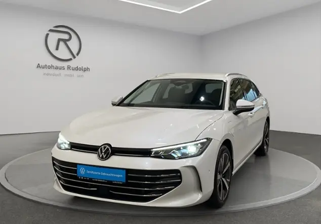 Angebotsdetails Volkswagen Passat Variant B9 1.5 TSI eHybrid Business Weià (Oryxweià Perlmutteffekt)