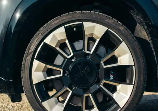 Angebotsdetails BMW XM XM V8 Hybrid Saphirschwarzmetallic