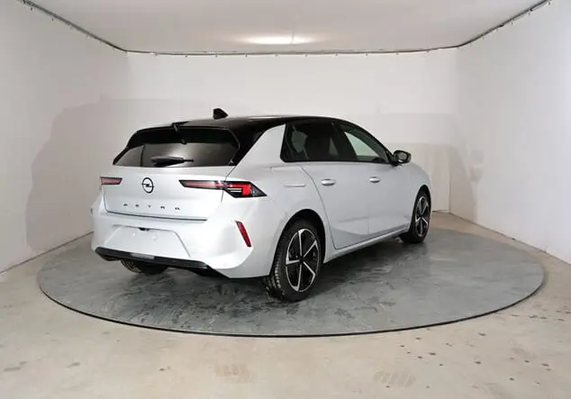 Angebotsdetails Opel Astra Opel Astra GS 1.2 Turbo 96 kW (130 PS) 8-Gang Automatikgetriebe Kristall Silber Metallic