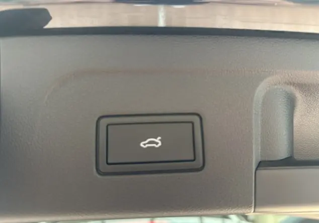 Angebotsdetails Volkswagen Touran 1.5TSI DSGR-Line RfK Schwarz (Grenadillschwarz Metallic)