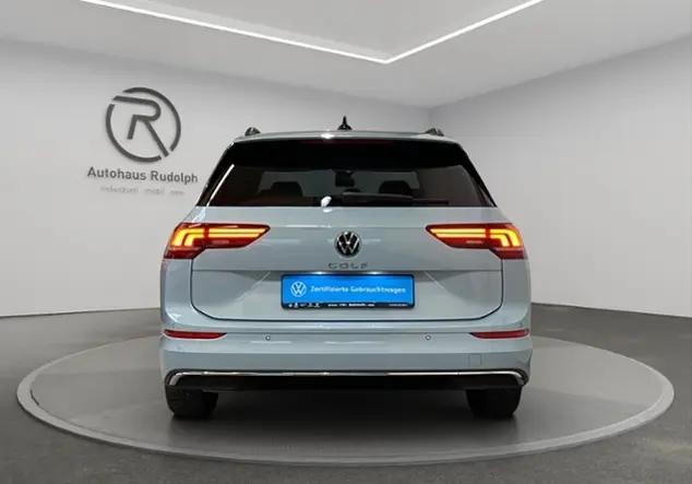 Angebotsdetails Volkswagen Golf VIII Variant 1.5 TSI Goal / Blau (Crystal Ice Blue Metallic)