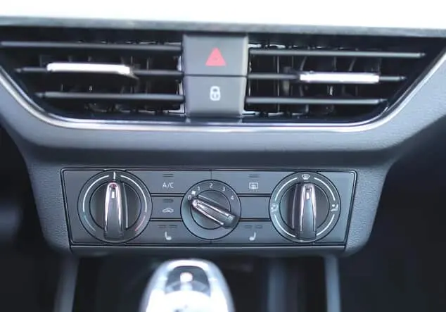 Angebotsdetails Skoda Kamiq 1.0 TSI Ambition *PDC*AHK*SHZ* Graphite Grau Metallic