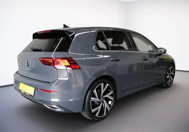 Angebotsdetails Volkswagen Golf Golf VIII STYLE 2.0TDI 150PS ACC.AHK.KAMERA.NAVI+VC.LED.LKRD-HZG.SH Delfingrau Metallic