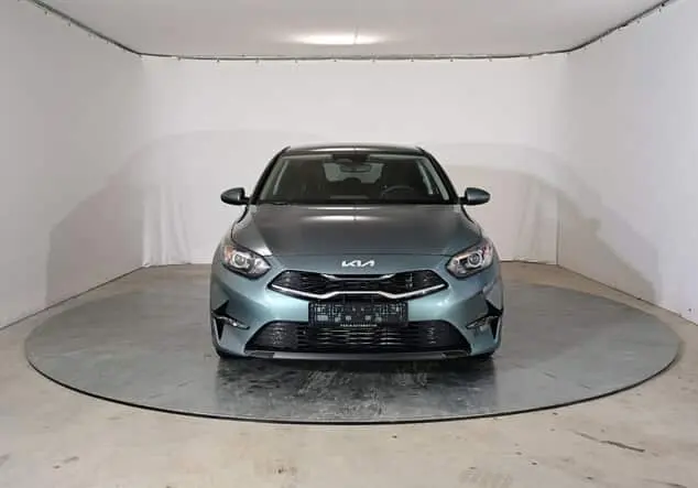 Angebotsdetails Kia Ceed Kia Ceed Silver 1.5 T-GDI 103kW (140PS) 6-Gang Yucca Stahlgrau Metallic