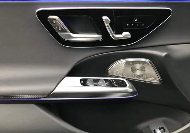 Angebotsdetails Mercedes-Benz E 220 d 4MATIC T-Modell Night Paket Graulack graphitgrau