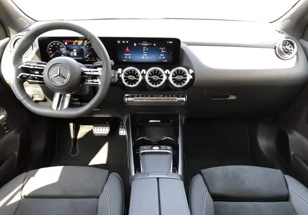 Angebotsdetails Mercedes-Benz GLA 220 d 4MATIC ++sofort verfügbar++ Metalliclack kosmosschwarz
