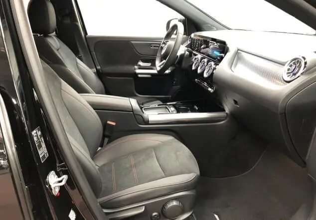 Angebotsdetails Mercedes-Benz GLA 220 4MATIC ++sofort verfügbar++ Metalliclack kosmosschwarz