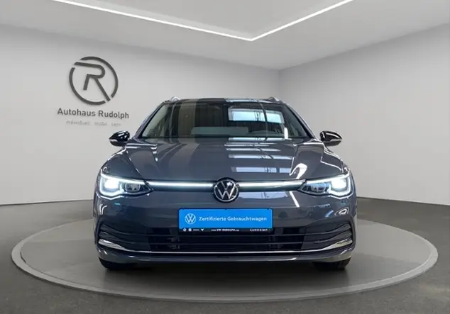 Angebotsdetails Volkswagen Golf VIII Variant 1.5 eTSI Move / Grau (Delfingrau Metallic)