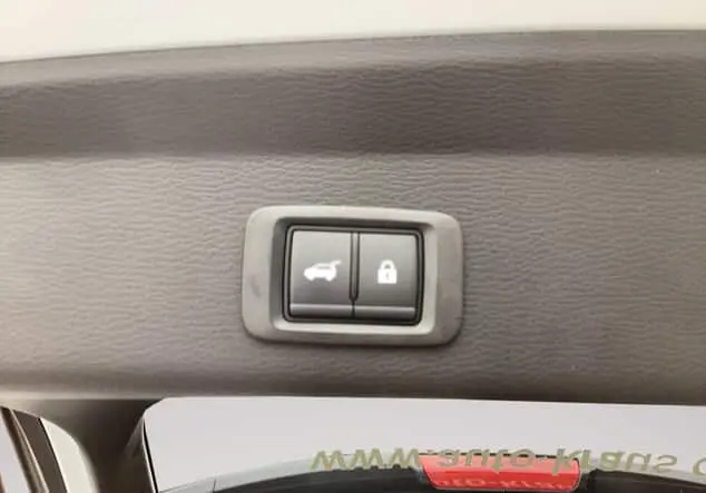 Angebotsdetails Mitsubishi Outlander Plug-in Hybrid TOP 2,4l Titan-Weiss/Panther-Schwarz (Schwarz)