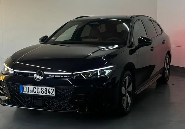 Angebotsdetails Volkswagen Passat 2,0 TDI SCR R-Line Grenadillschwarz Metallic