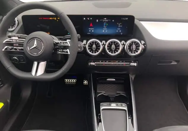 Angebotsdetails Mercedes-Benz GLA 200 ++sofort verfügbar++ Metalliclack mountaingrau