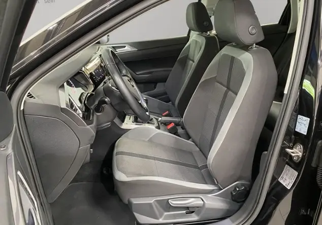 Angebotsdetails Volkswagen Polo 1.0 TSI Highline / Einparkhilfe Schwarz (Deep Black Perleffekt)