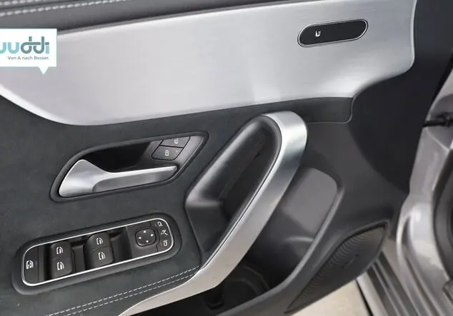 Angebotsdetails Mercedes-Benz CLA 200 Shooting Brake grau, schwarz