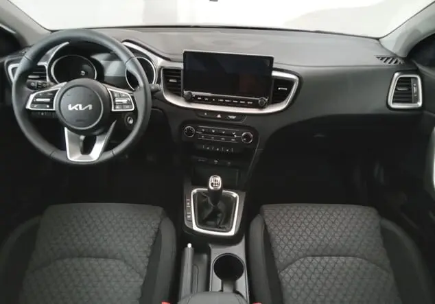Angebotsdetails Kia Ceed Kia Ceed Silver 1.5 T-GDI 103kW (140PS) 6-Gang Yucca Stahlgrau Metallic