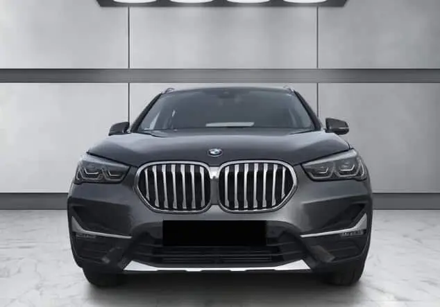 Angebotsdetails BMW X1 X1 sDrive 18i, Automatik, Navi, AHK, PDC, Ledersitze Mineralgrau metallic