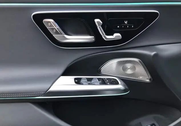Angebotsdetails Mercedes-Benz E 220 d 4MATIC T-Modell Night Paket Schwarzlack obsidianschwarz