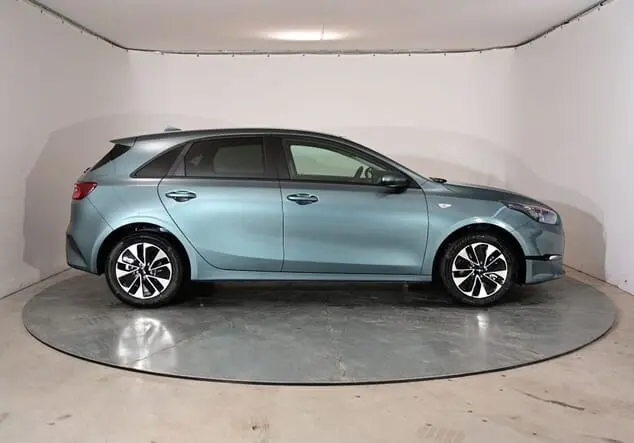Angebotsdetails Kia Ceed Kia Ceed Silver 1.5 T-GDI 103kW (140PS) 6-Gang Yucca Stahlgrau Metallic