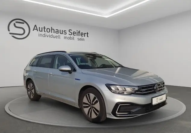 Angebotsdetails Volkswagen Passat Variant GTE 1.4 TSI Silber (Scale Silver Metallic)