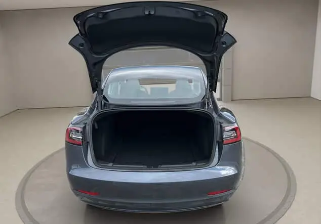 Angebotsdetails Tesla Model 3 Performance grau